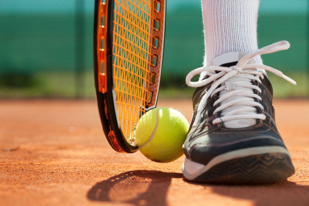 lightweight tennis court shoes